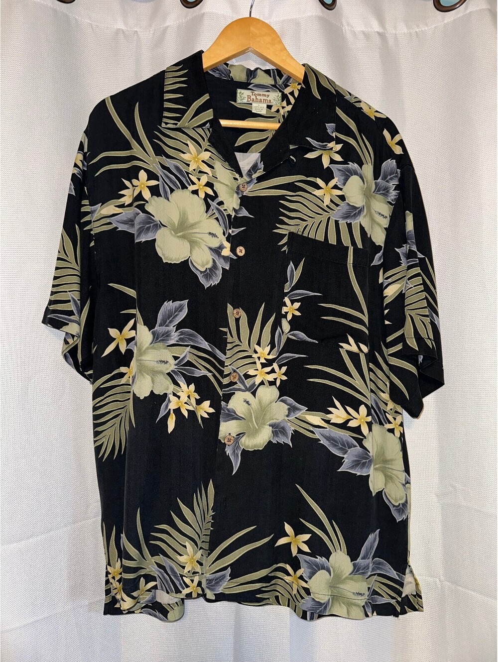 VTG Tommy Bahama Men's Silk Hawaiian Button-Up Shirt L